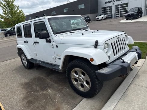 Used 2015 Jeep Wrangler Unlimited Sahara AWD/4WD image 3