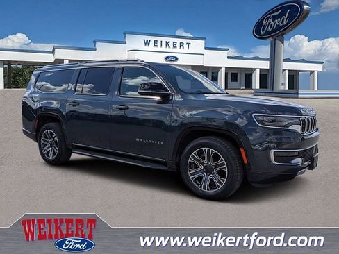 Used 2024 Jeep Wagoneer L Series II w/ Flexible Seating Group image 1