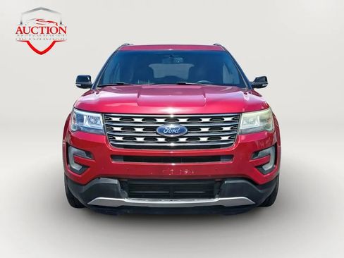 Used 2017 Ford Explorer XLT w/ Equipment Group 202A image 2