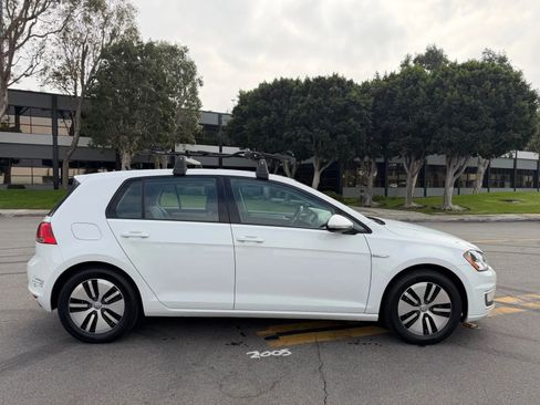 Used 2016 Volkswagen e-Golf SE w/ DC Fast Charging Package image 23