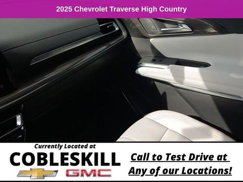 Used 2025 Chevrolet Traverse High Country AWD/4WD image 24