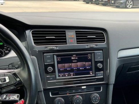 Used 2019 Volkswagen Golf SE FWD image 5
