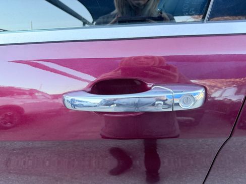 Used 2017 Jeep Grand Cherokee Limited image 9