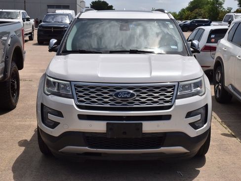 Used 2017 Ford Explorer Platinum AWD/4WD image 3