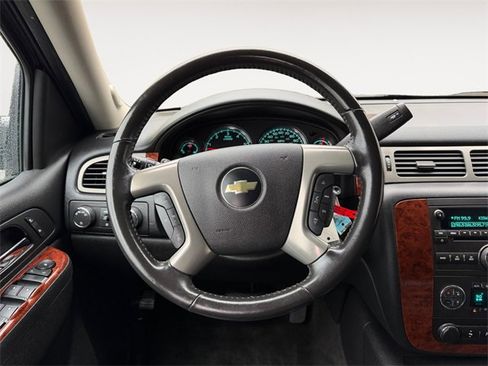 Used 2014 Chevrolet Suburban LT image 12