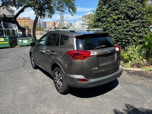 Used 2013 Toyota RAV4 LE AWD/4WD image 4