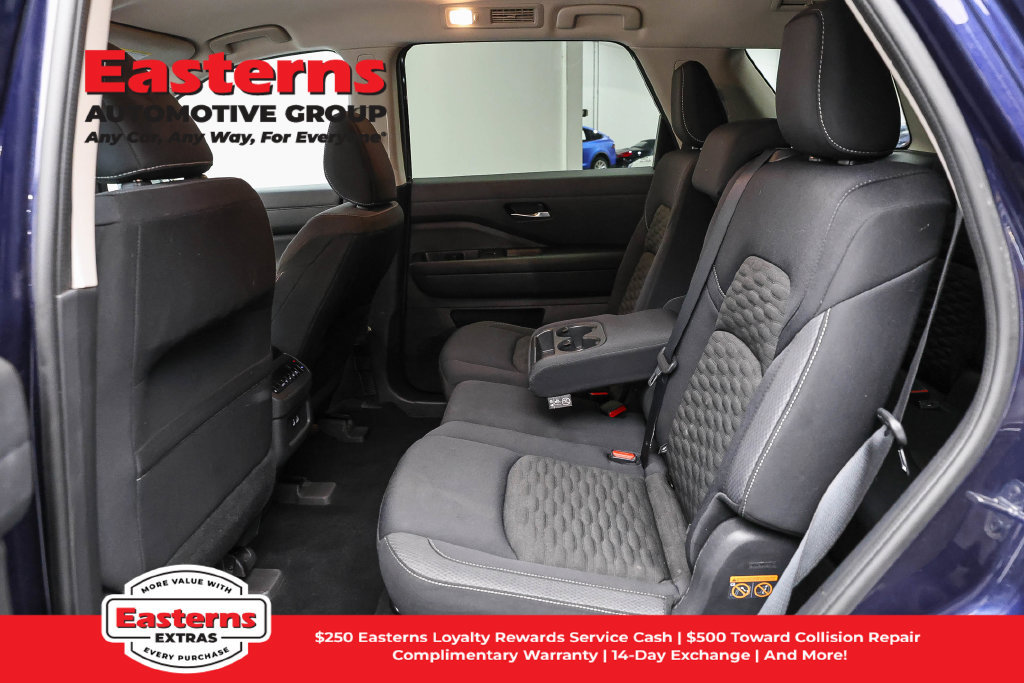 Used 2022 Nissan Pathfinder SV AWD/4WD image 22