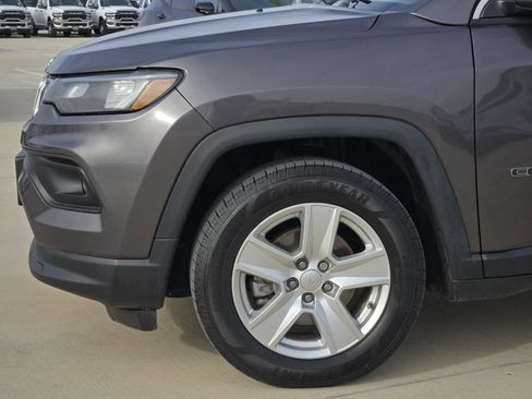 Used 2022 Jeep Compass Latitude image 9