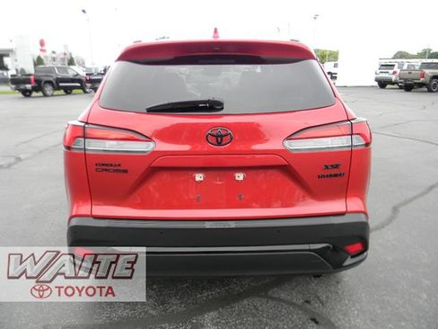 Used 2024 Toyota Corolla Cross AWD Hybrid w/ Convenience Package image 3