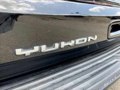 Used 2021 GMC Yukon SLT w/ SLT Premium Package image 21