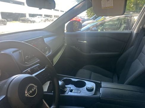 Used 2024 Nissan Rogue SV image 16