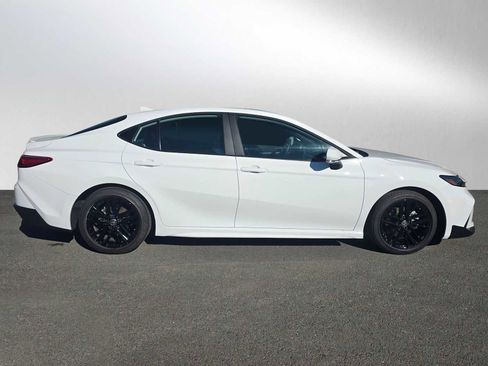 Used 2025 Toyota Camry SE image 2