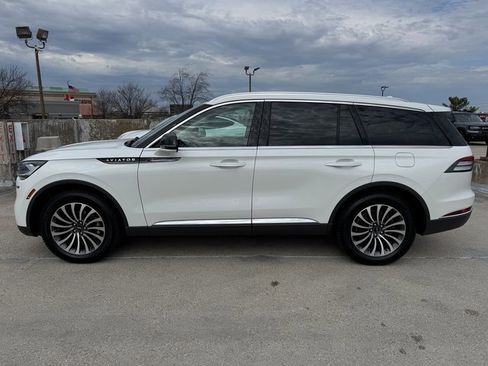 Used 2022 Lincoln Aviator AWD w/ Premium Package image 11