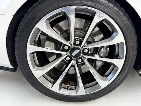 Used 2018 Cadillac CTS V w/ Luxury Package RWD image 33