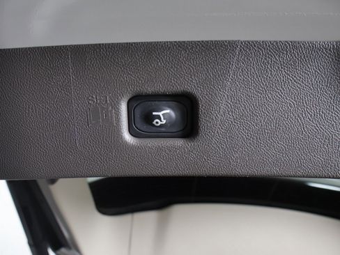 Used 2022 Lincoln Nautilus FWD w/ Premium Package image 19