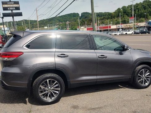 Used 2019 Toyota Highlander XLE AWD/4WD image 28
