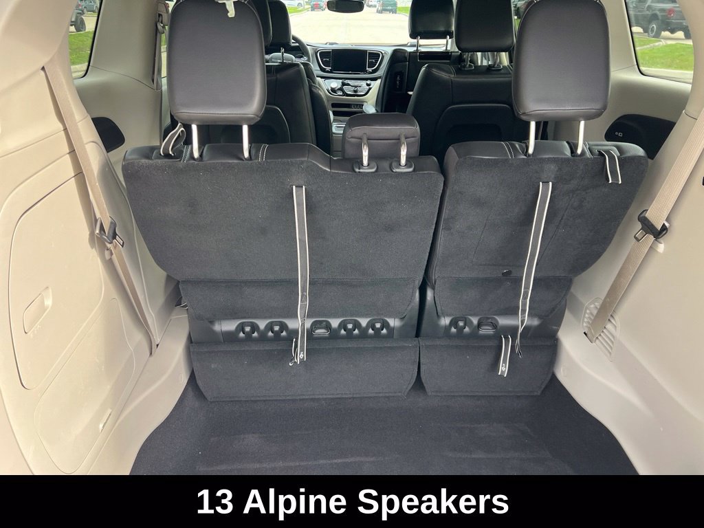Used 2022 Chrysler Pacifica Touring-L w/ Uconnect Theater Family Group FWD image 10