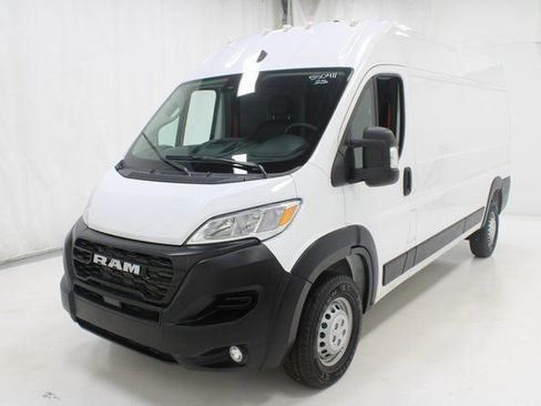 Used 2025 RAM ProMaster 2500 w/ Convenience Group image 19
