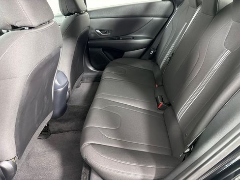 Used 2022 Hyundai Elantra SEL w/ Convenience Package FWD image 14