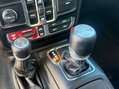 Used 2024 Jeep Gladiator Rubicon w/ Convenience Group image 21