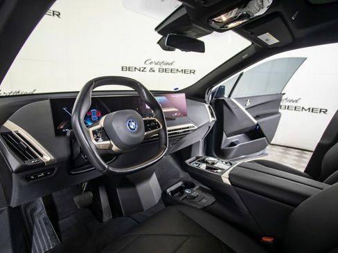 Used 2023 BMW iX xDrive50 w/ Sport Package image 17
