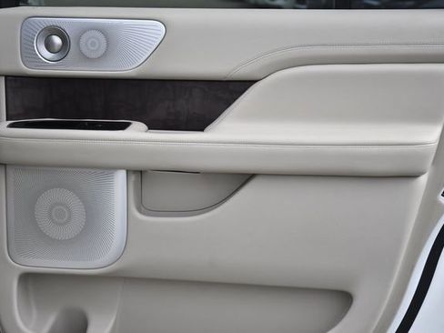 Used 2020 Lincoln Navigator L Reserve w/ Luxury Package AWD/4WD image 28