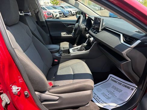 Used 2025 Toyota RAV4 XLE AWD/4WD image 12