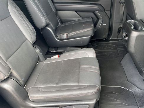 Used 2022 Chevrolet Suburban RST w/ Luxury Package image 19