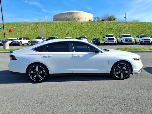 Used 2025 Honda Accord Sport image 3