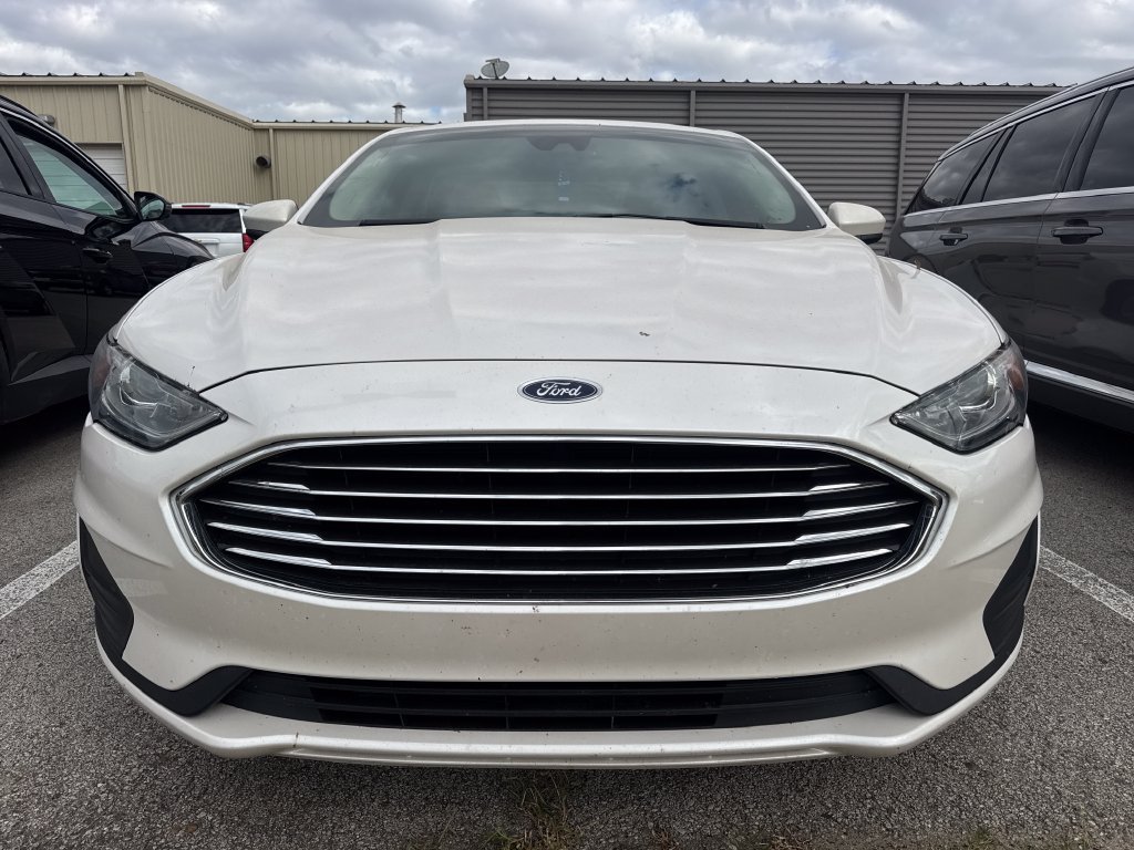 Used 2019 Ford Fusion SE FWD image 2