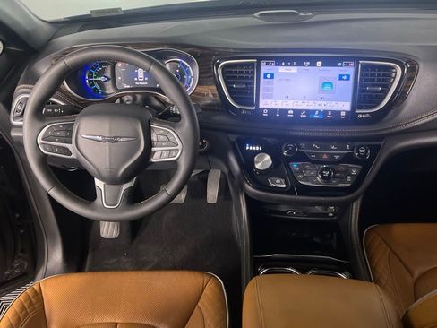 Used 2023 Chrysler Pacifica Pinnacle image 15