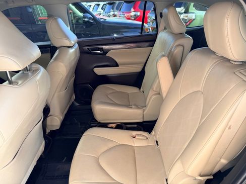 Used 2022 Toyota Highlander Platinum image 22