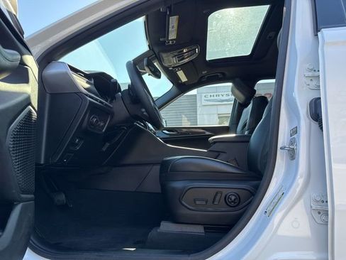 Used 2023 Jeep Grand Cherokee Altitude image 14