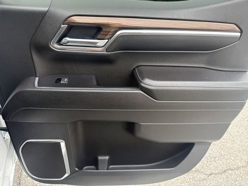 Used 2024 Chevrolet Silverado 1500 LT image 23