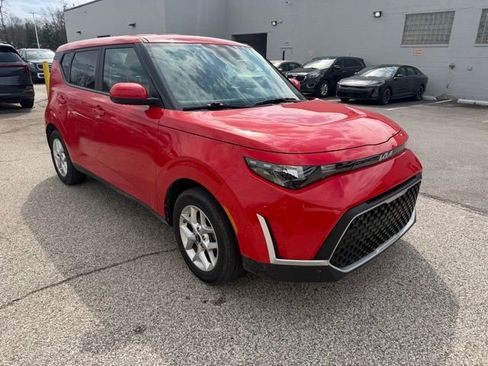 Used 2020 Kia Soul LX image 2