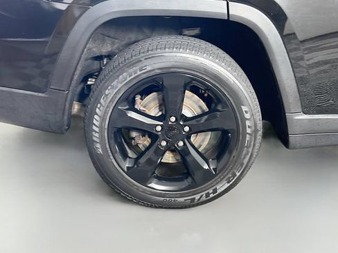 Used 2023 Jeep Grand Cherokee L Laredo AWD/4WD image 38