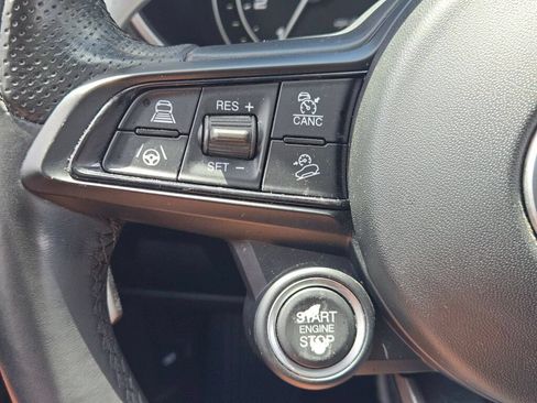 Used 2022 Alfa Romeo Stelvio Veloce AWD/4WD image 33