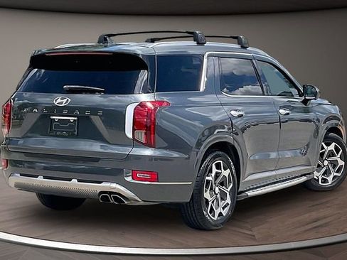 Used 2022 Hyundai Palisade Calligraphy FWD image 2