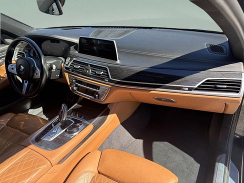 Used 2021 BMW 750i xDrive w/ Luxury Rear Seating Package image 23