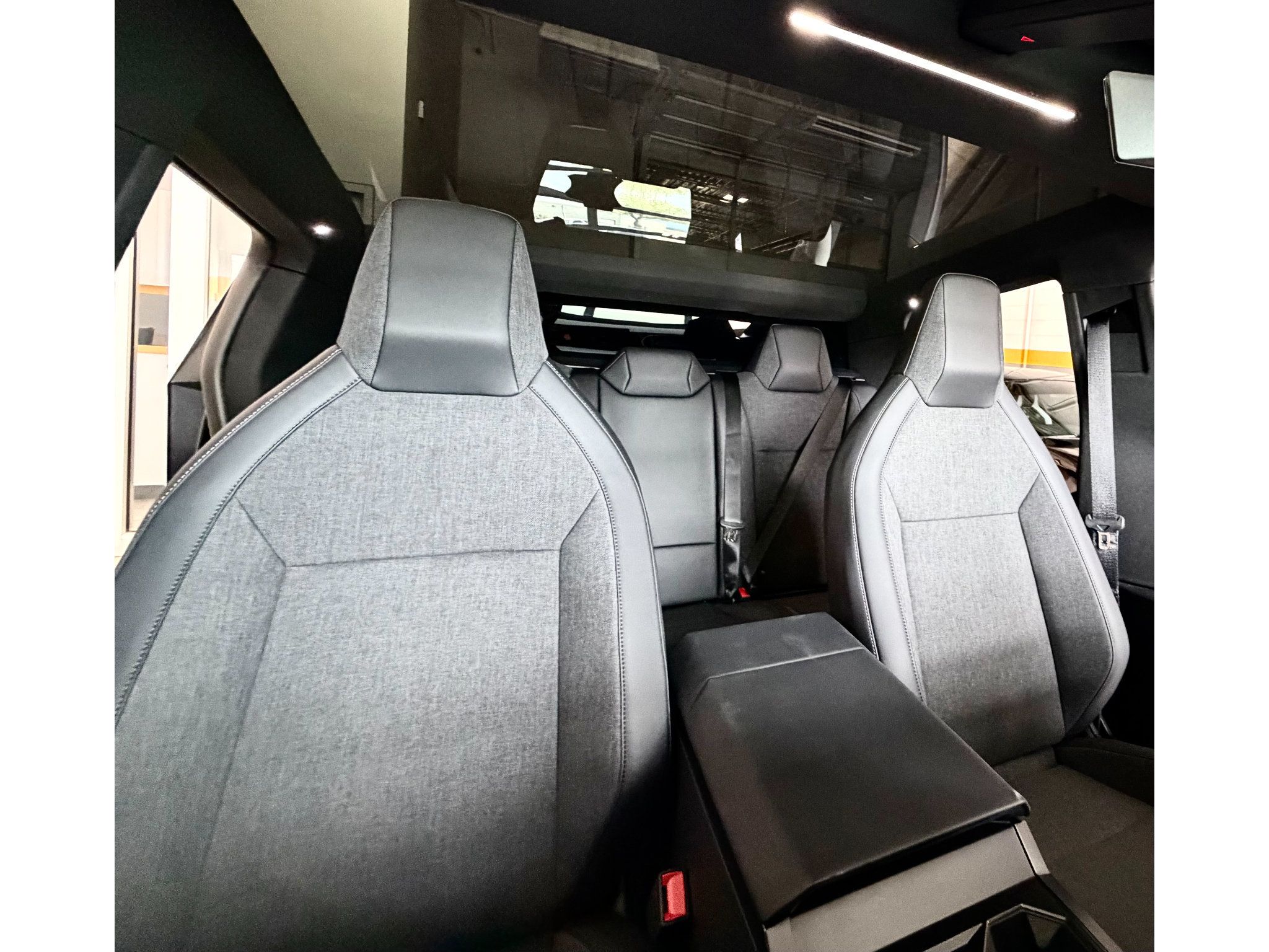 Used 2026 Tesla Cybertruck AWD Crew Cab image 19
