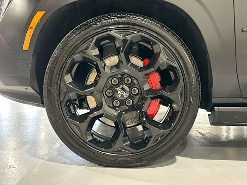 Used 2025 GMC Yukon XL AT4 Ultimate image 9