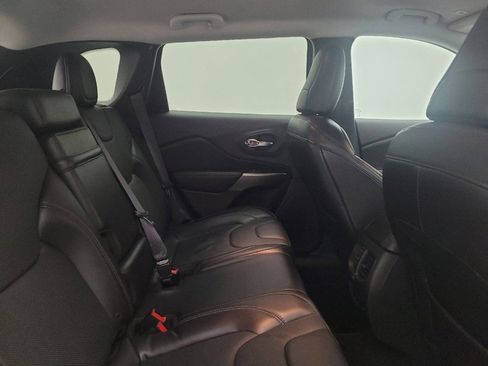 Used 2019 Jeep Cherokee Limited image 19