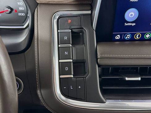 Used 2021 Chevrolet Tahoe Z71 w/ Z71 Signature Package AWD/4WD image 19