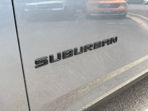 Used 2022 Chevrolet Suburban Z71 w/ Z71 Off-Road Package AWD/4WD image 11
