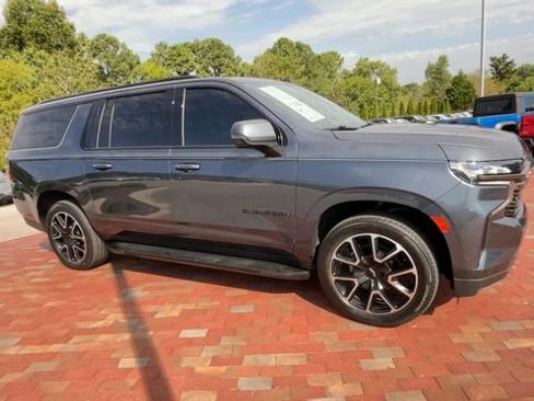 Used 2021 Chevrolet Suburban RST w/ Luxury Package RWD image 3