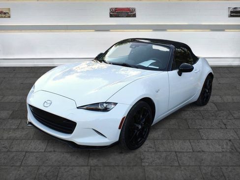 Used 2021 MAZDA MX-5 Miata Club RWD image 5