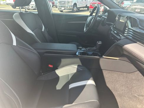 Used 2025 Toyota Camry SE image 15