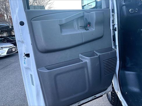 Used 2017 Chevrolet Express 3500 image 18