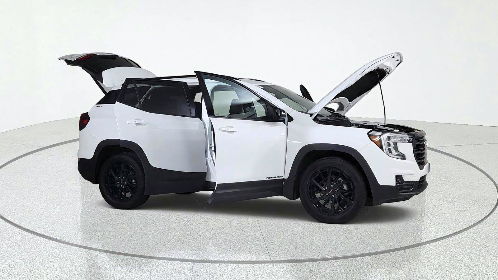 Used 2024 GMC Terrain SLT AWD/4WD image 15