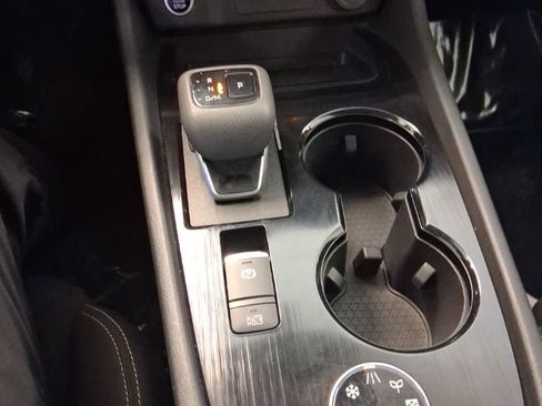 Used 2023 Nissan Rogue S AWD/4WD image 19